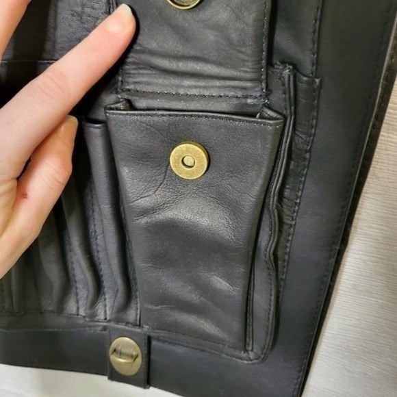 VINTAGE Black Leather Messenger Bag 80s Plaid Interior Pockets Adjustable Strap - Picture 4 of 7